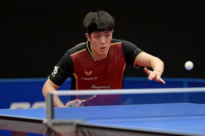 足球赛场上 足球赛场上